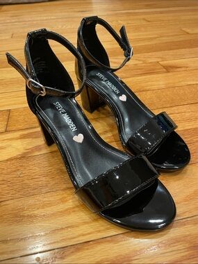 Steve Madden Kids JCarrson Black Patent Block Heel Sandals EUC